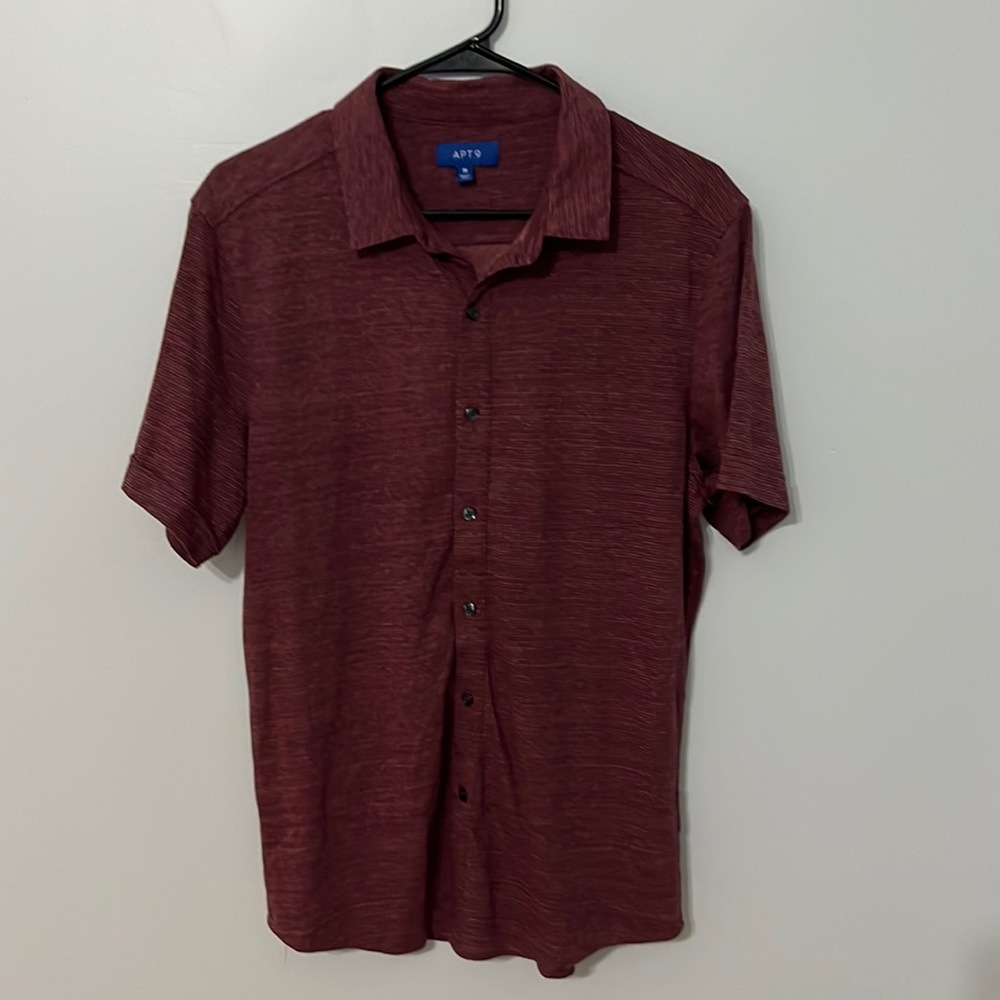 Like new men’s button down shirt